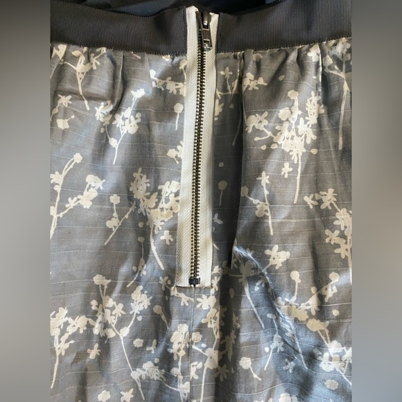 Ann Taylor Gray and white Floral skirt - Picture 7 of 7